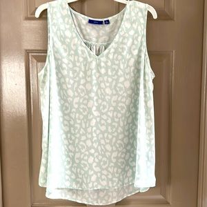 Apt 9 mint green and white animal print sleeveless blouse, size XL